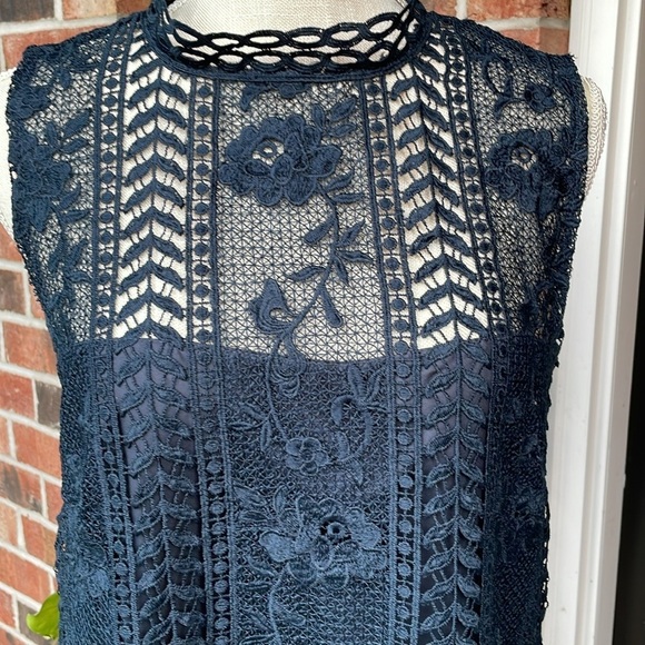 BB Dakota Lace Sleeveless Dress‎ - Picture 2 of 9